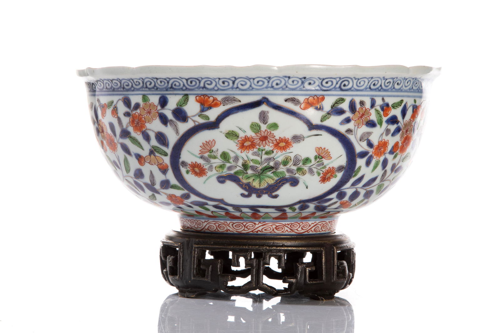 18th C CHINESE IMARI BOWL ON BRONZE STAND (1 of 6)