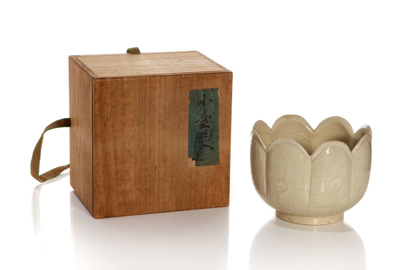 LARGE DING WARE TYPE LOTUS BOWL WITH BOX (1 of 4)