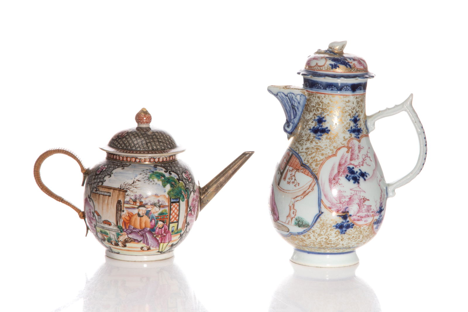 TWO CHINESE EXPORT PORCELAIN TEAPOTS (1 of 9)