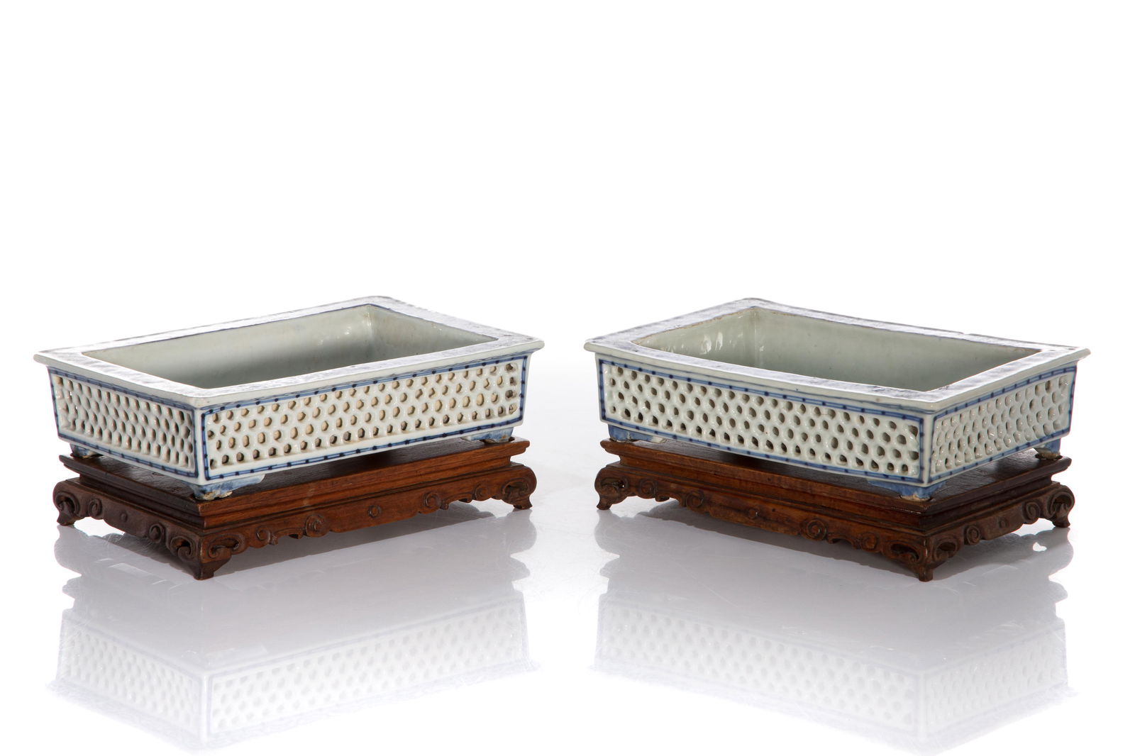 PAIR OF BLUE AND WHITE PORCELAIN BULB PLANTERS (1 of 4)