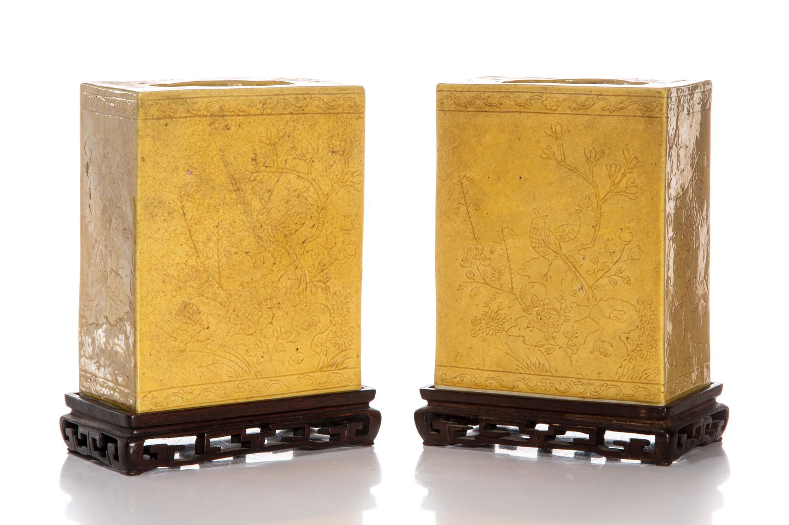 PAIR OF YELLOW RECTANGULAR PILLOWS  WITH STANDS (1 of 10)