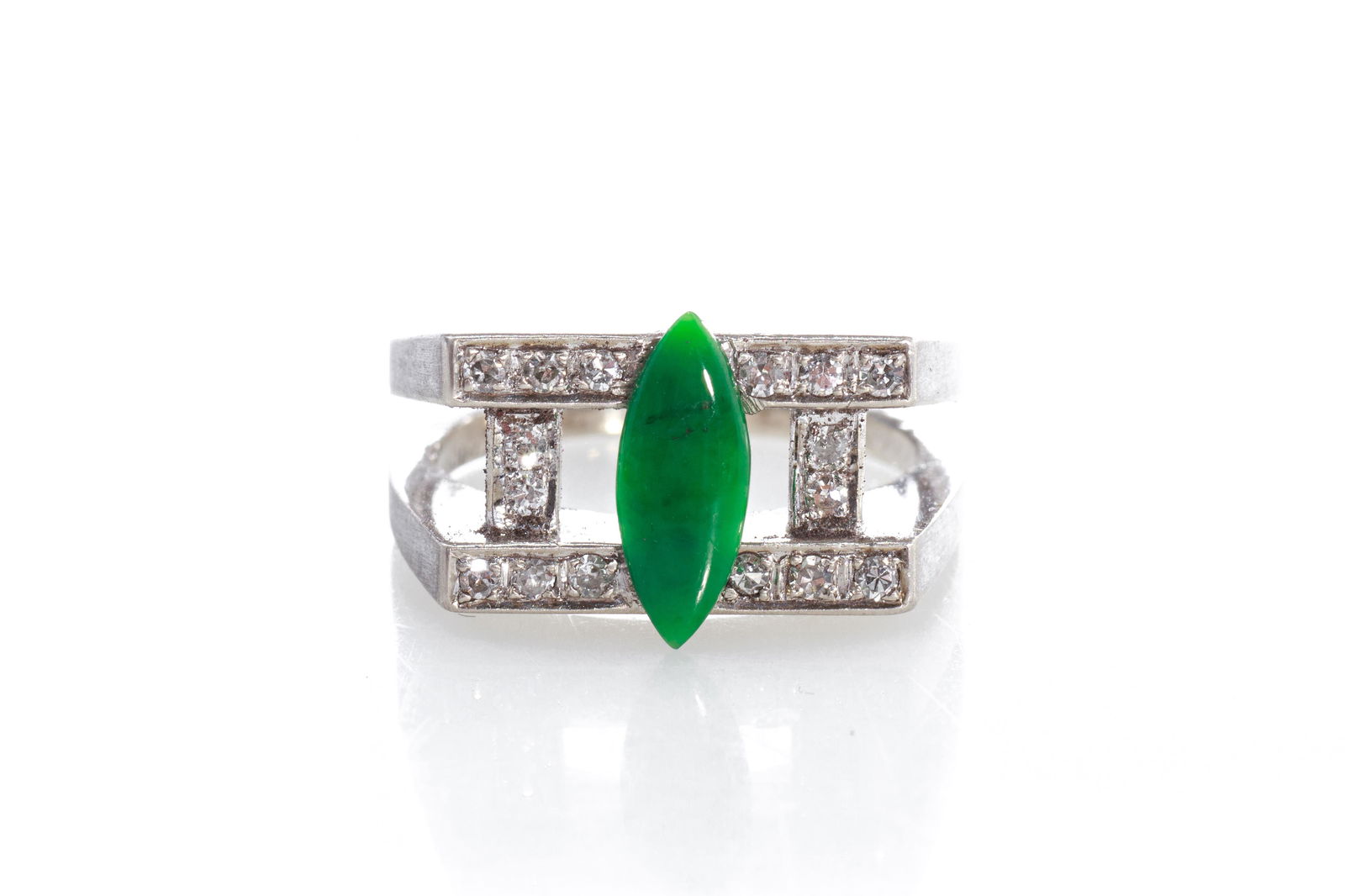 WHITE GOLD DIAMOND & JADEITE RING, 8g (1 of 3)