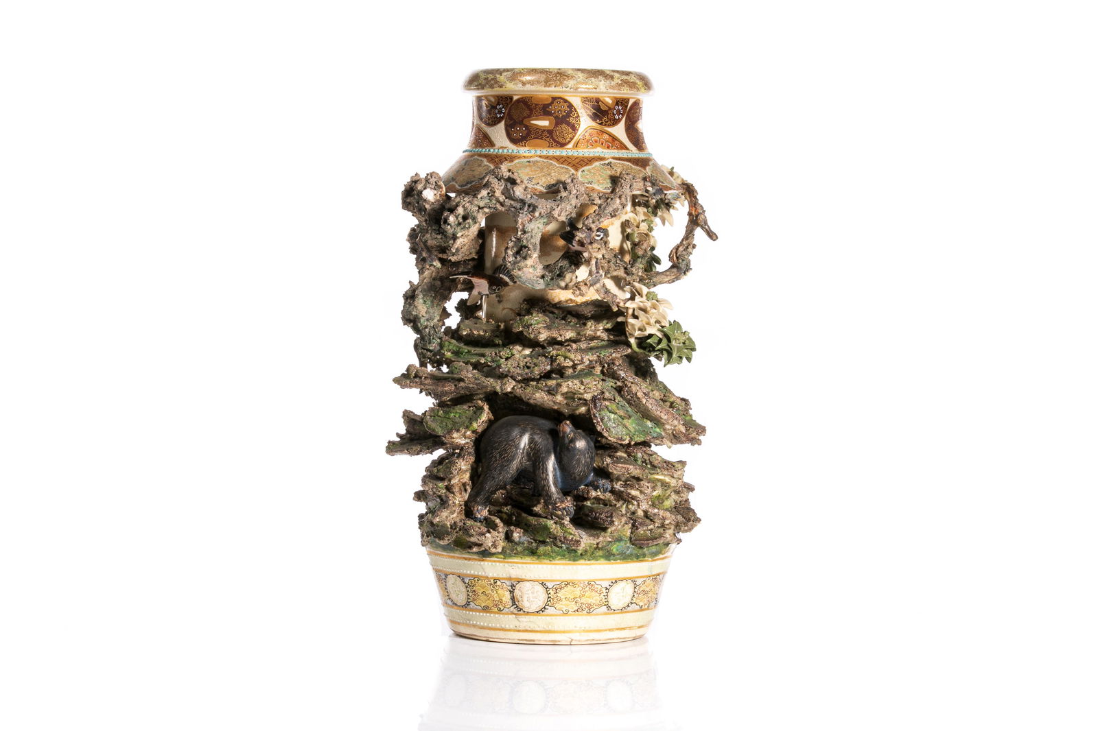 MAKUZU KOZAN HIGH RELIEF SATSUMA POTTERY VASE (1 of 7)