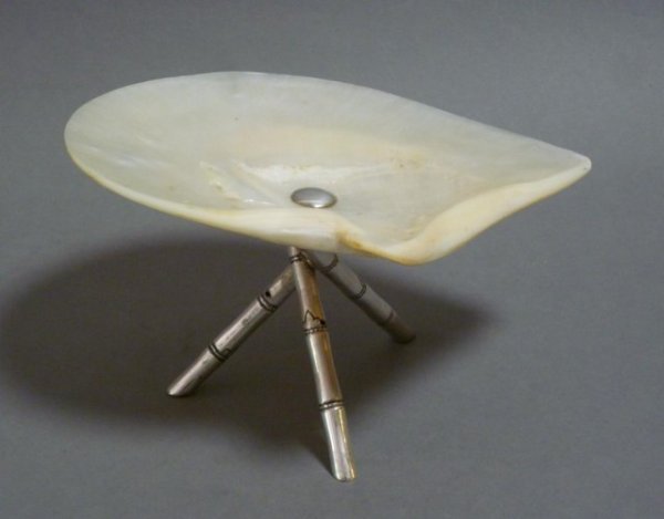 CHINESE EXPORT SILVER AND M.O.P. FOOTED DISH: Chinese dish on stand with an export silver bamboo style base and mother of pearl shell as a dish. Makers mark 'WS'. H 10 cm (4").