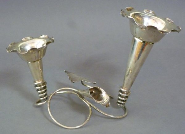 CHINESE EXPORT SILVER EPERGNE VASES: Chinese export silver epergne with two removable fluted vases. Marked 'WH'. 252g. H 15.5 cm ( 6 1/8").