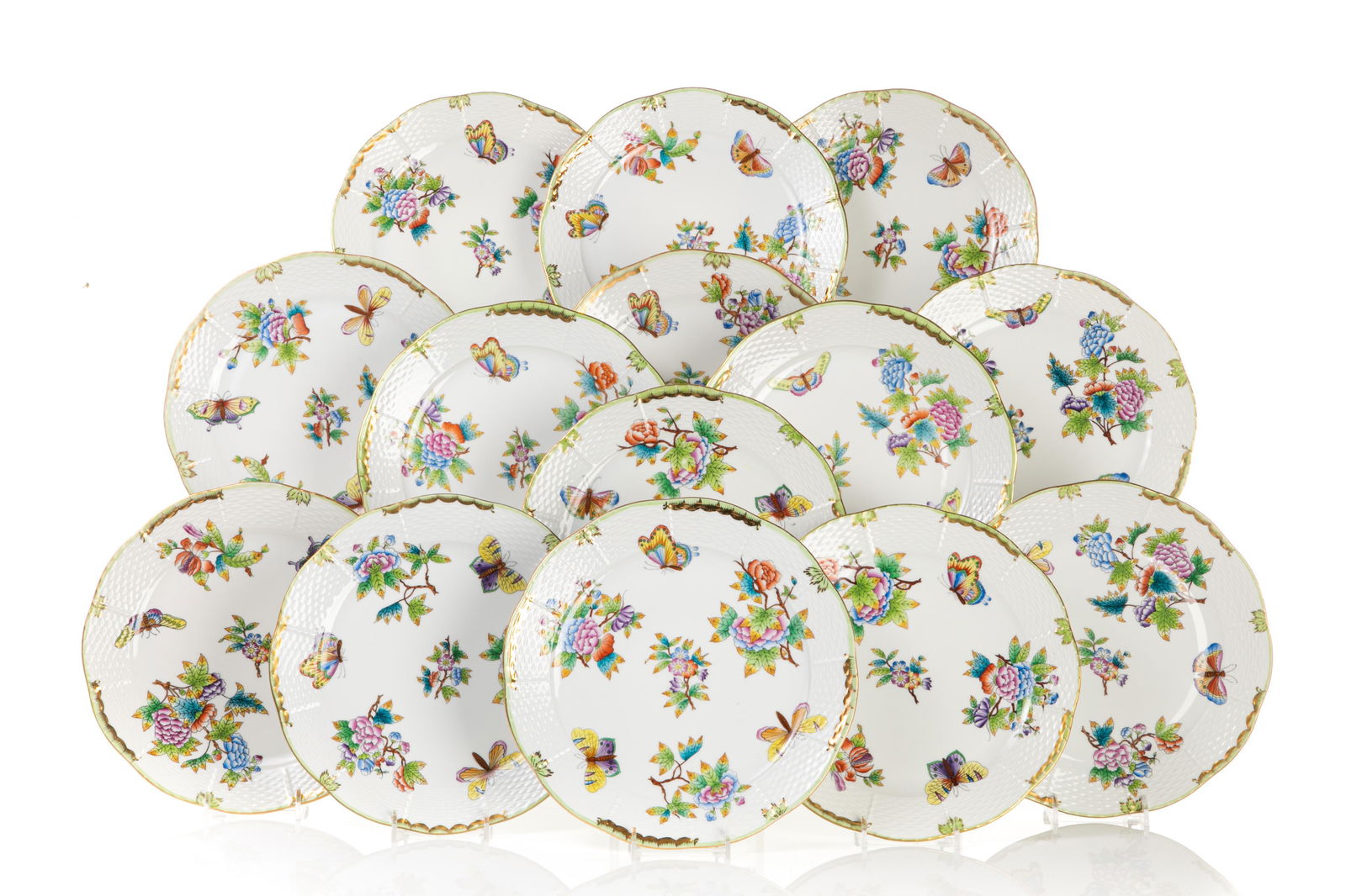 FOURTEEN HEREND QUEEN VICTORIA DINNER PLATES (1 of 4)