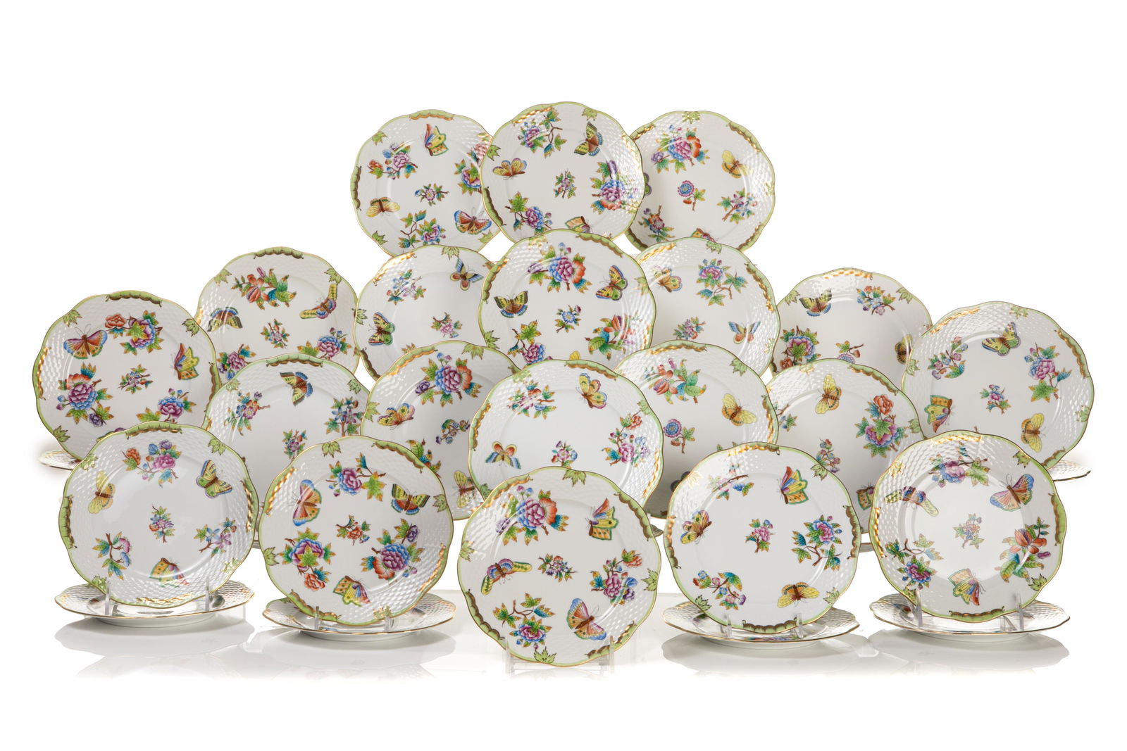 THIRTY-TWO HEREND QUEEN VICTORIA SALAD PLATES (1 of 4)