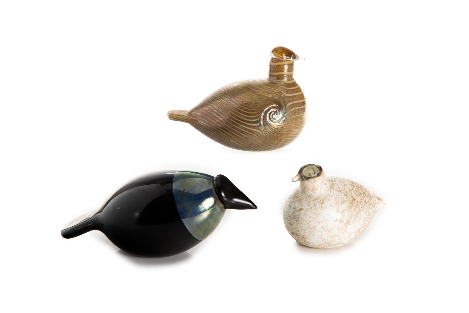 GROUP OF THREE ART GLASS NUUTAJAVARI BIRDS (1 of 3)