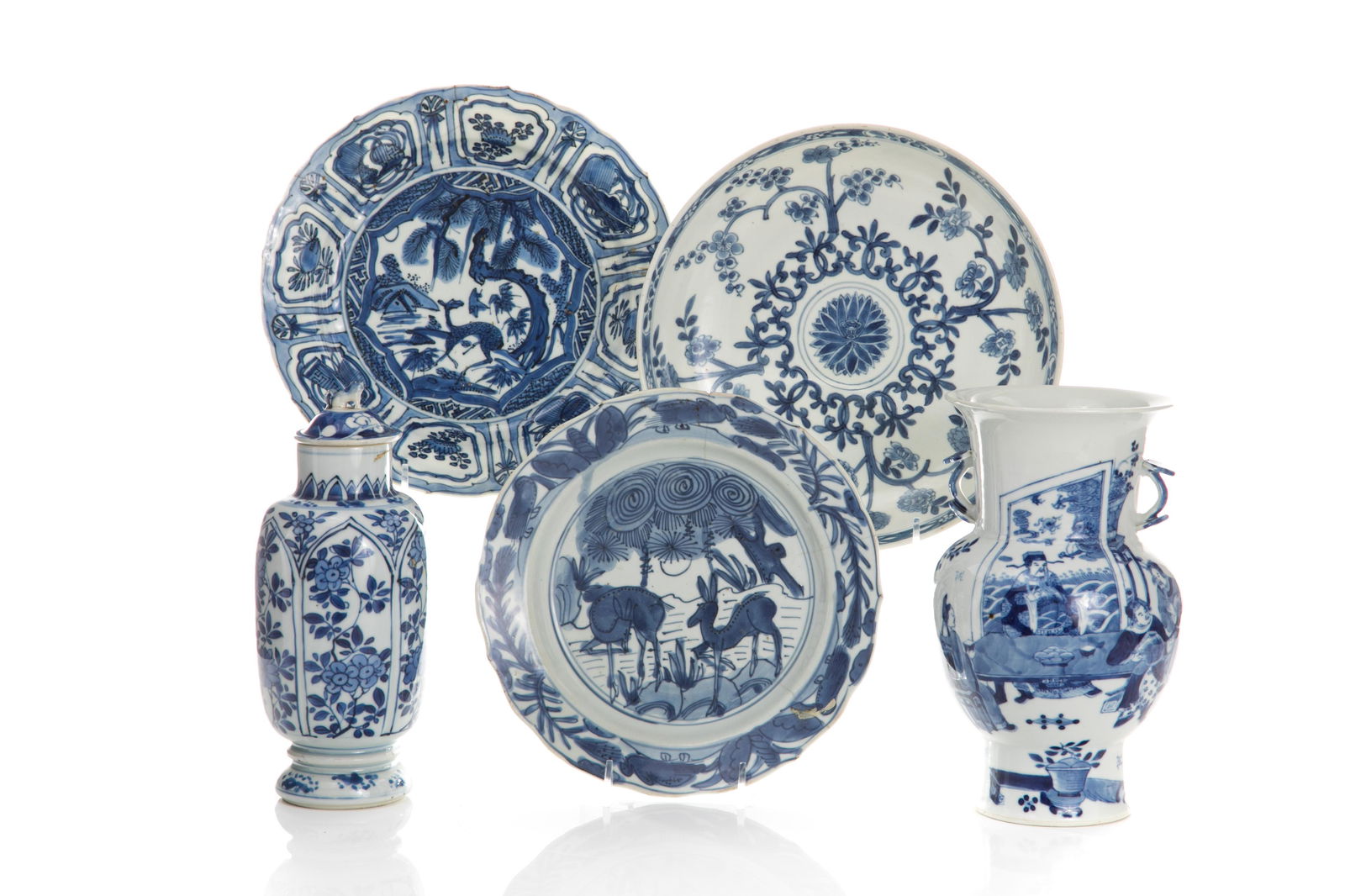 GROUP OF CHINESE BLUE AND WHITE VASES AND PLATES (1 of 4)