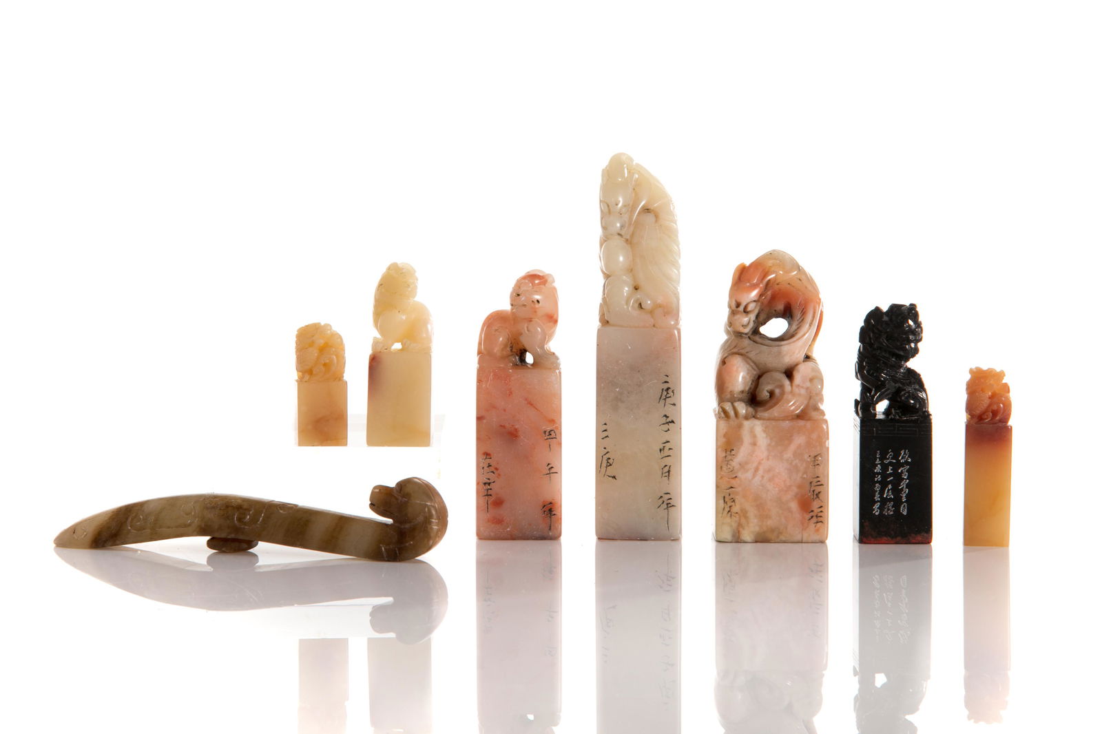 EIGHT CHINESE STONE SEALS WITH A BELT HOOK (1 of 2)