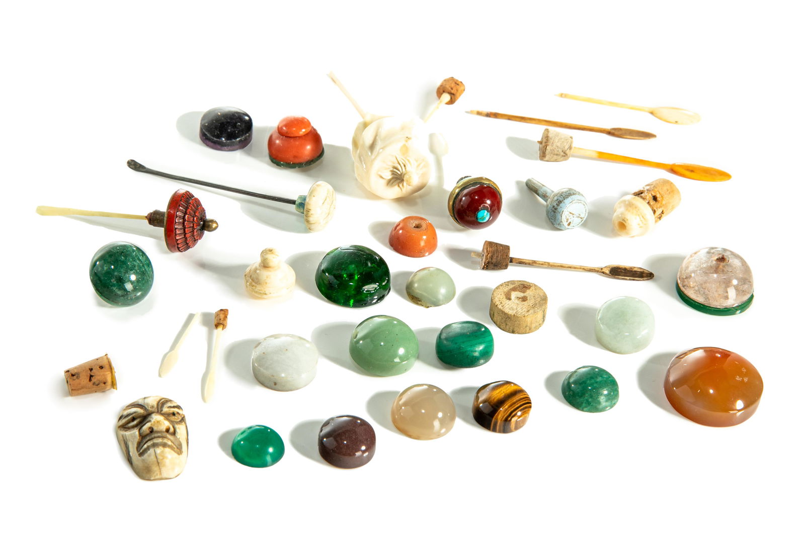 LOT OF CHINESE SNUFF BOTTLE STANDS & STOPPERS (1 of 2)