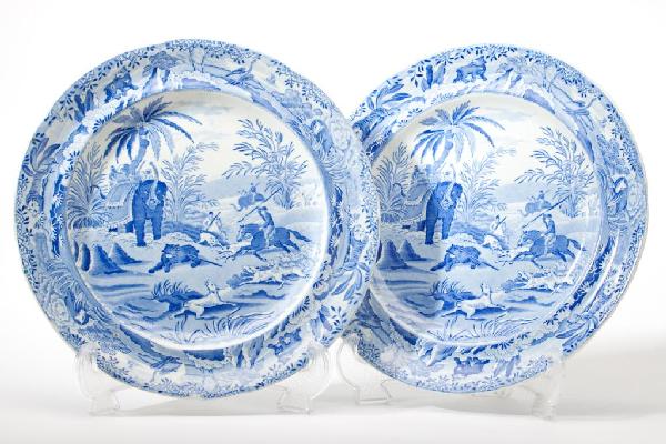 PAIR OF CLEWS TRANSFERWARE PLATES: By Ralph & James Clews, Staffordshire, blue and white Indian Sporting Series pattern. Dia 26 cm. (10 1/4 in.)
