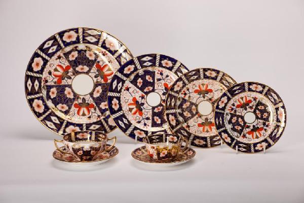 51 PCS ROYAL CROWN DERBY IMARI 2451 DINNERWARE: Comprising: 12 dinner plates, 8 salad plates, 8 side plates, 8 bread & butter plates, 8 cream soups & saucers and 7 teacups & saucers (1 extra saucer).