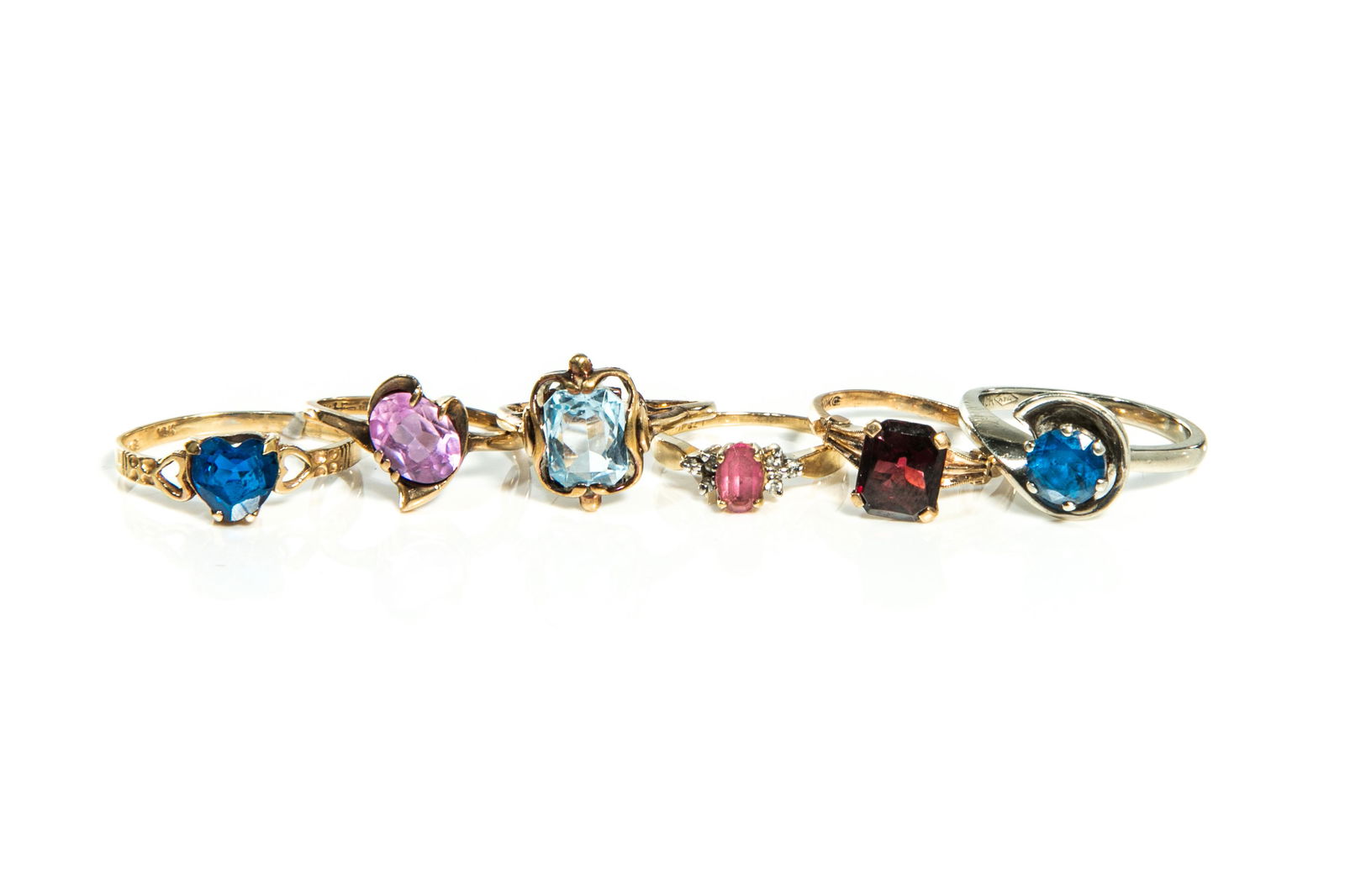 SIX VINTAGE GOLD & GEMSTONE RINGS, 11g (1 of 1)