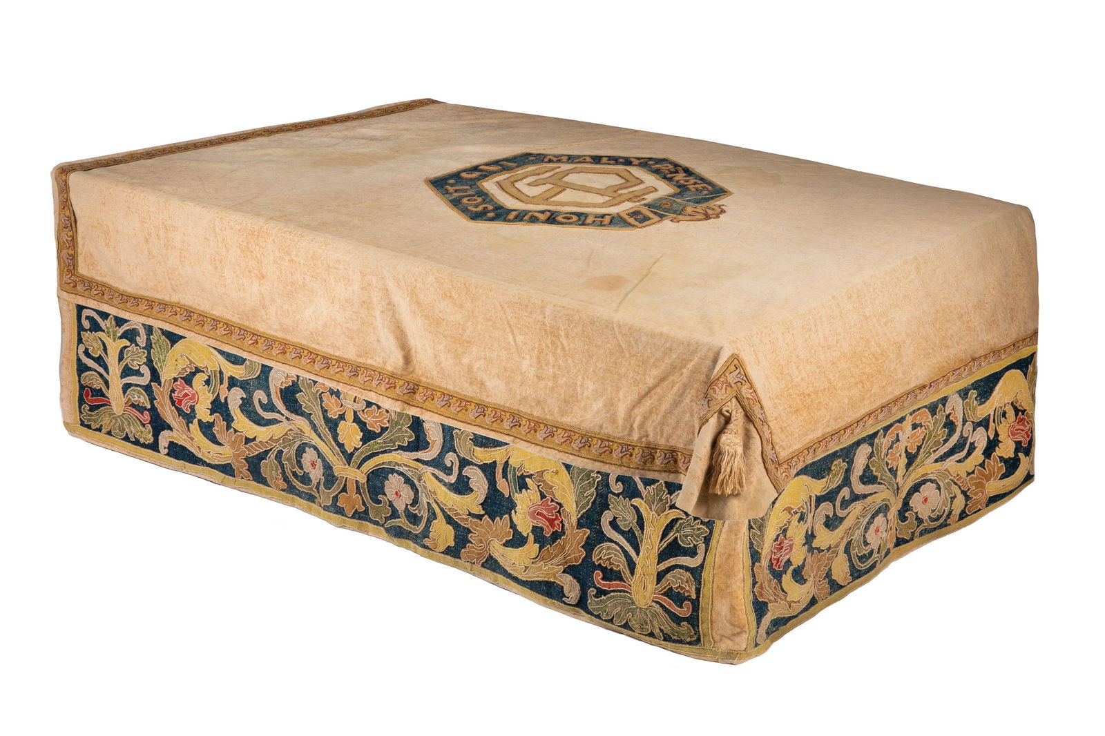 DUKE OF WINDSOR FORT BELVEDERE VALANCE & COVERLET (1 of 7)