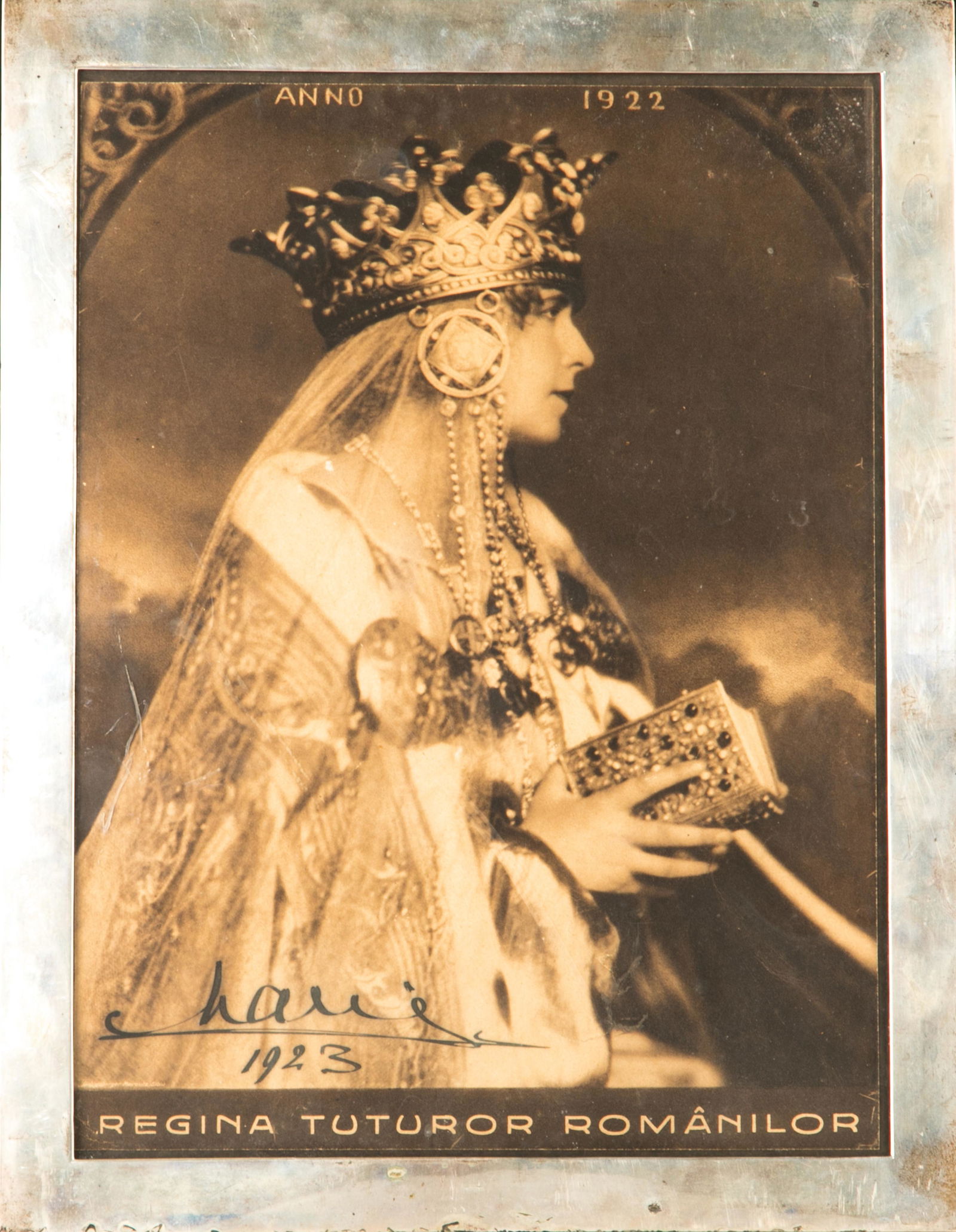 FRAMED AUTOGRAPHED PRINT OF THE QUEEN OF ROMANIA (1 of 2)