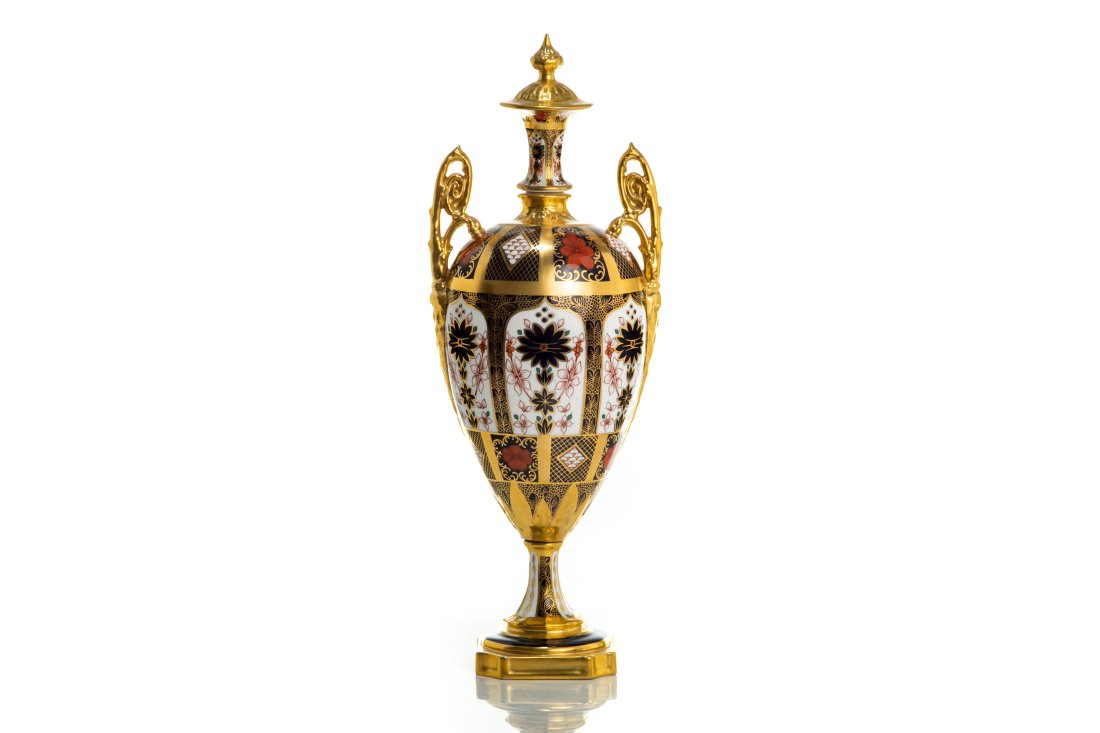 ROYAL CROWN DERBY IMARI PORCELAIN COVERED URN (1 of 3)