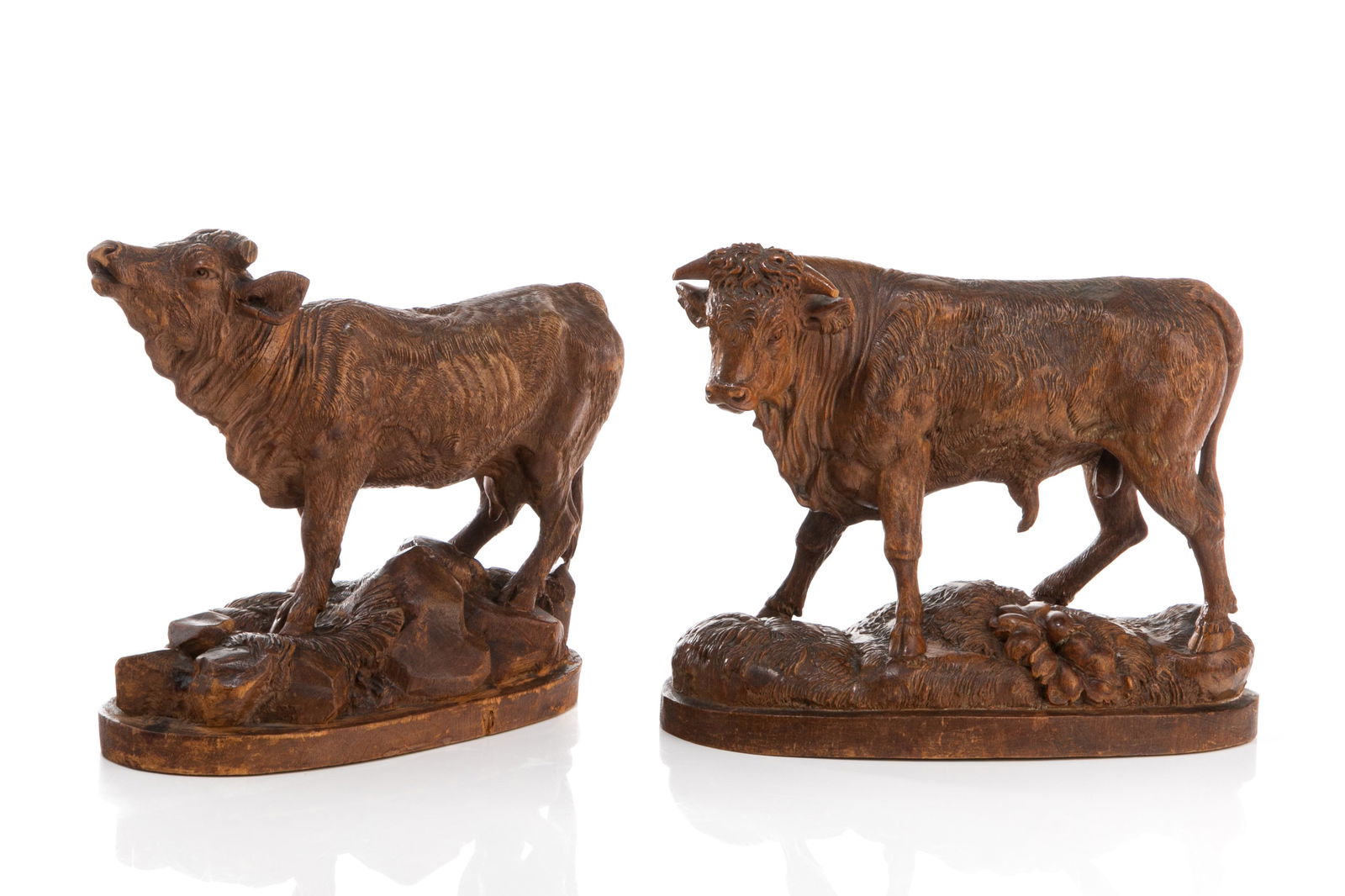 PAIR OF BLACK FOREST CARVED WOOD COWS (1 of 5)