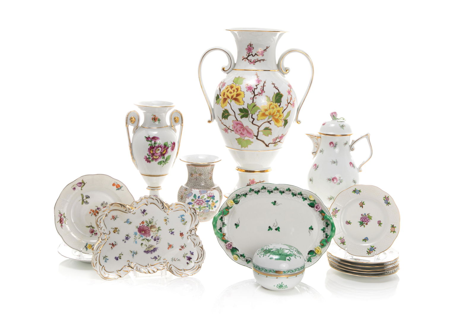 GROUP OF ASSORTED DECORATIVE PORCELAIN PIECES (1 of 1)