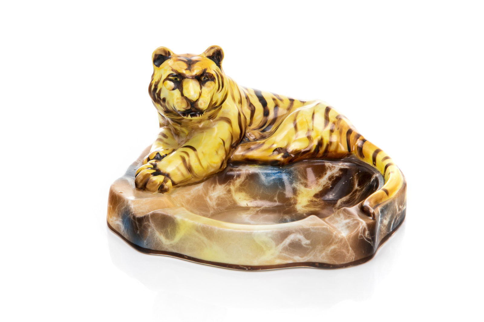 NORITAKE ART DECO FIGURAL PORCELAIN ASH TRAY: Tie dye ground with a reclining yellow tiger. Japanese, green M in wreath mark to base. L. 16.5 cm (6 1/2 in.)