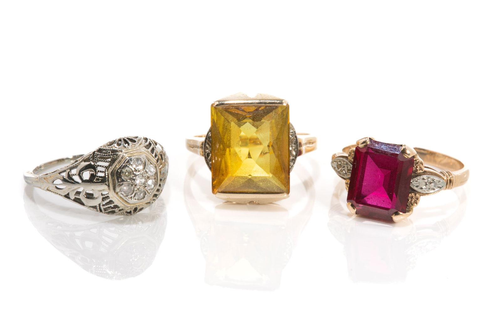 TWO ANTIQUE RINGS & ONE WHITE GOLD RING, 9g (1 of 2)