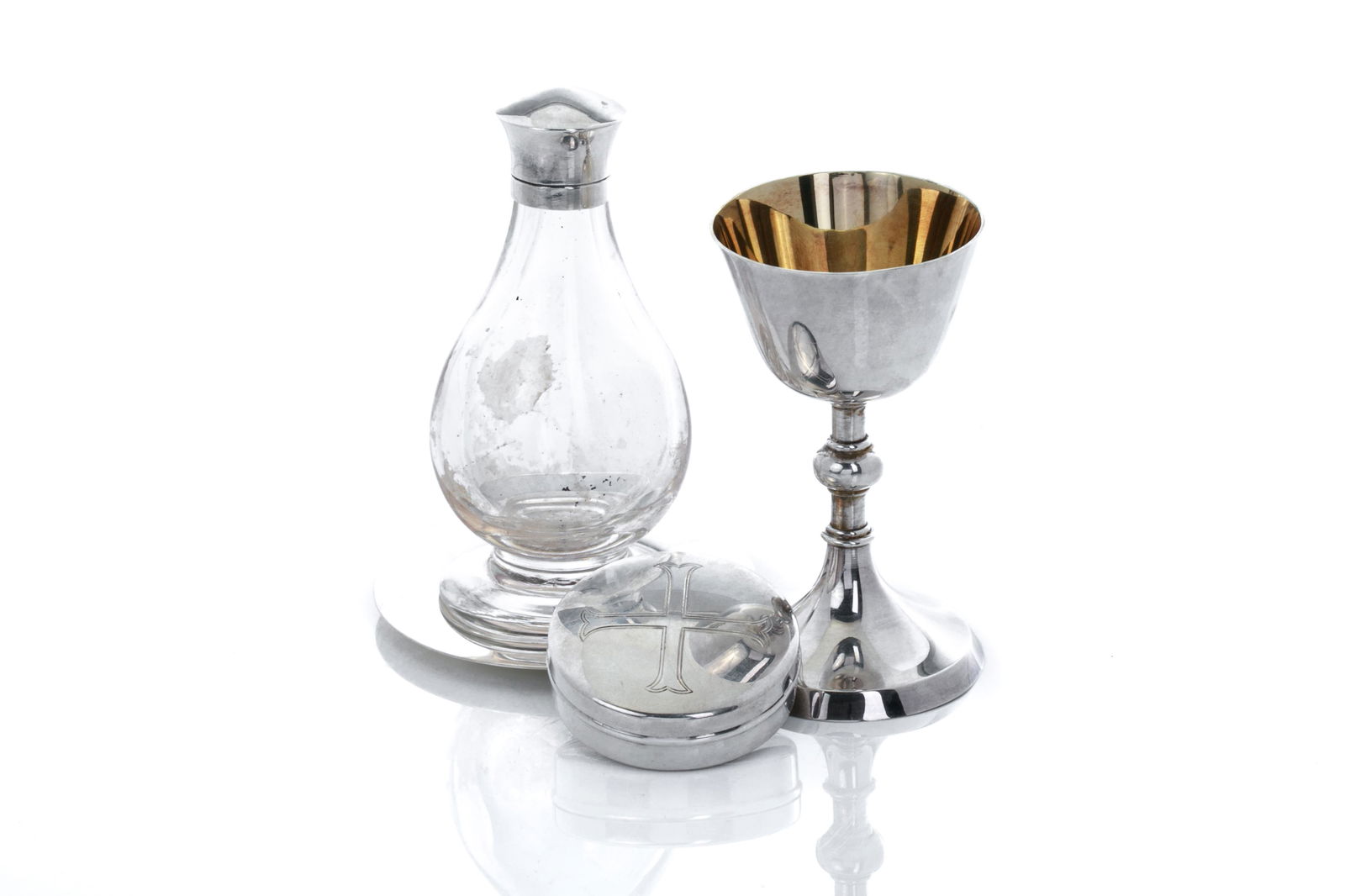ENGLISH TRAVELING SILVER COMMUNION SET (1 of 7)