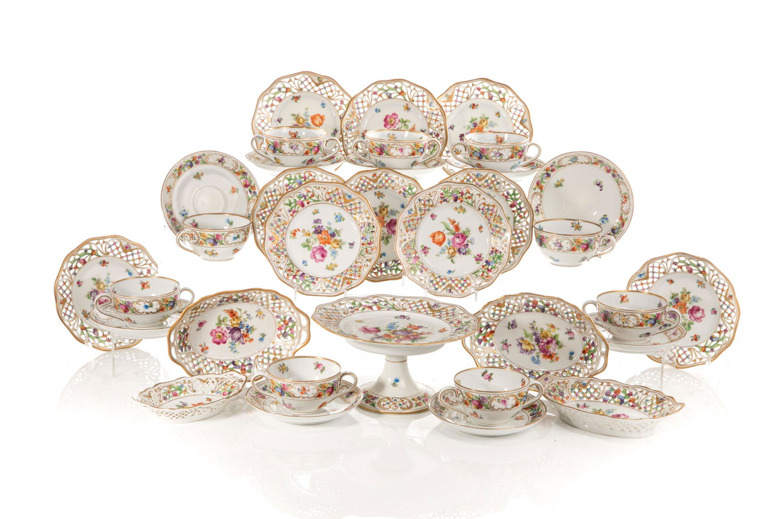 TWENTY SIX PIECES OF DRESDEN PORCELAIN (1 of 3)