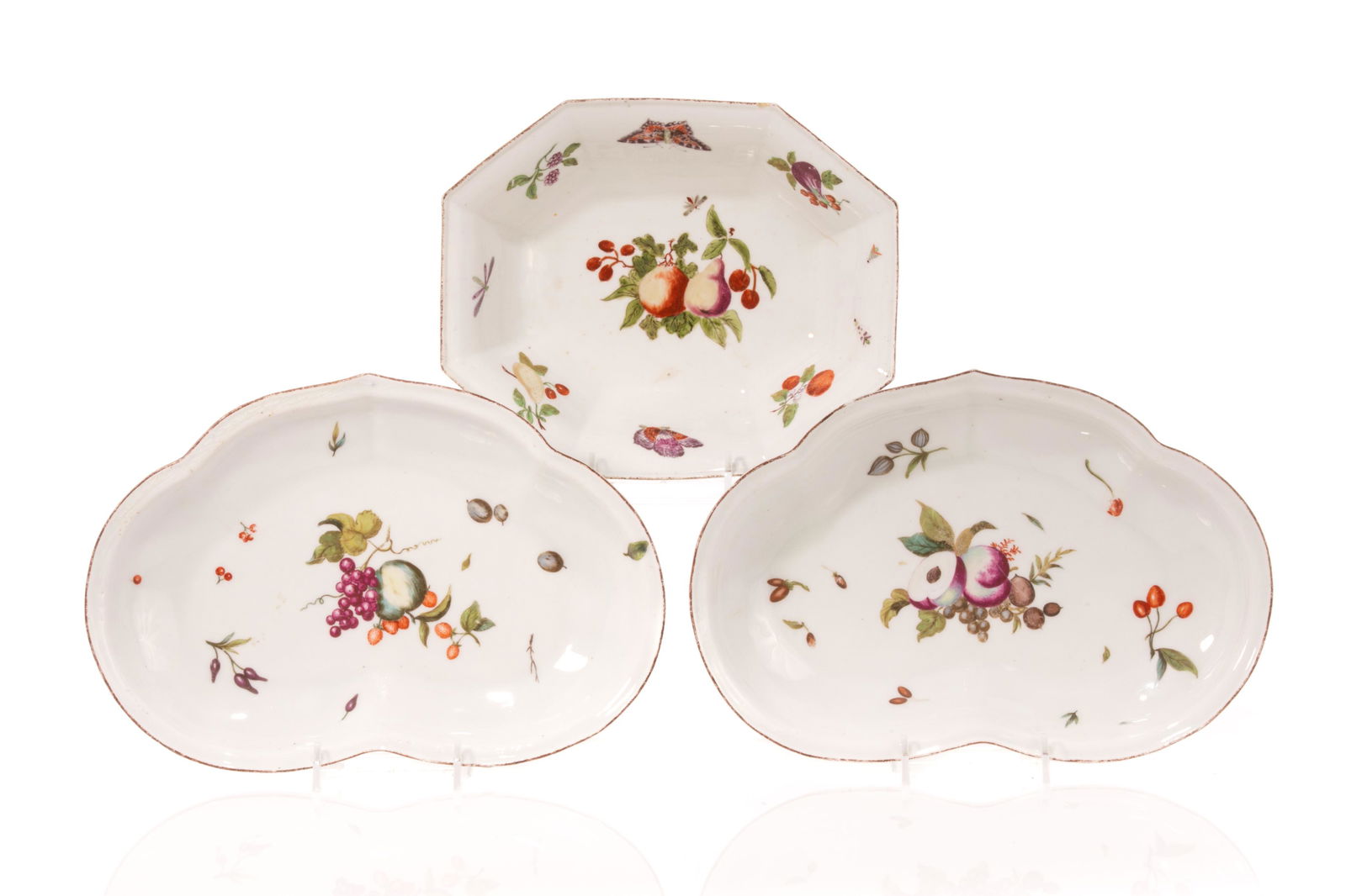 THREE 18th C CHELSEA PORCELAIN DISHES (1 of 5)