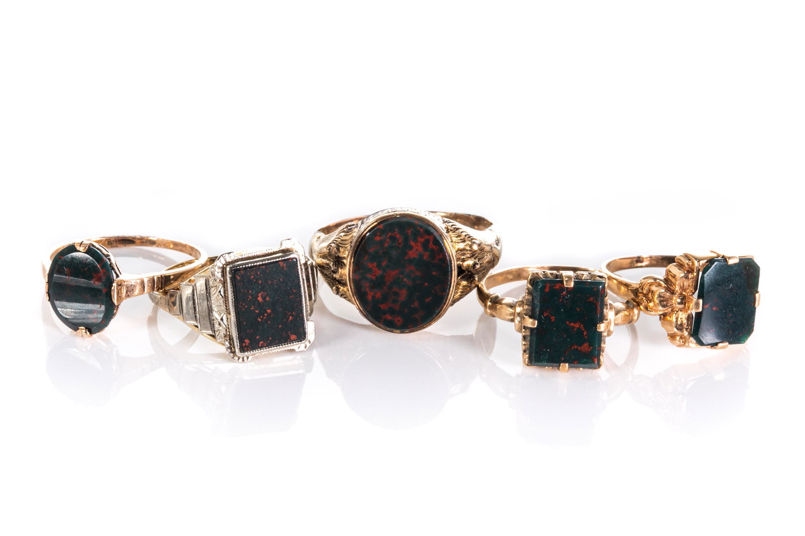 FIVE ANTIQUE GOLD AND BLOODSTONE RINGS, 10g (1 of 3)