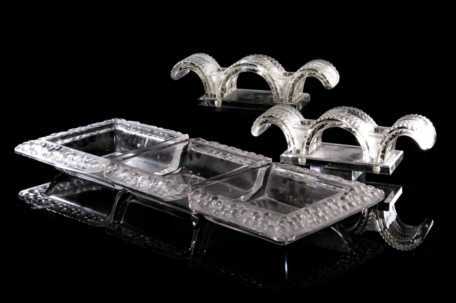 GROUP OF FIVE R. LALIQUE GLASS PIECES (1 of 2)