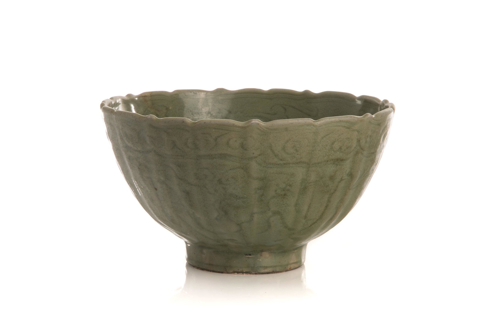LARGE MING DYNASTY LONGQUAN CELADON POTTERY BOWL (1 of 7)