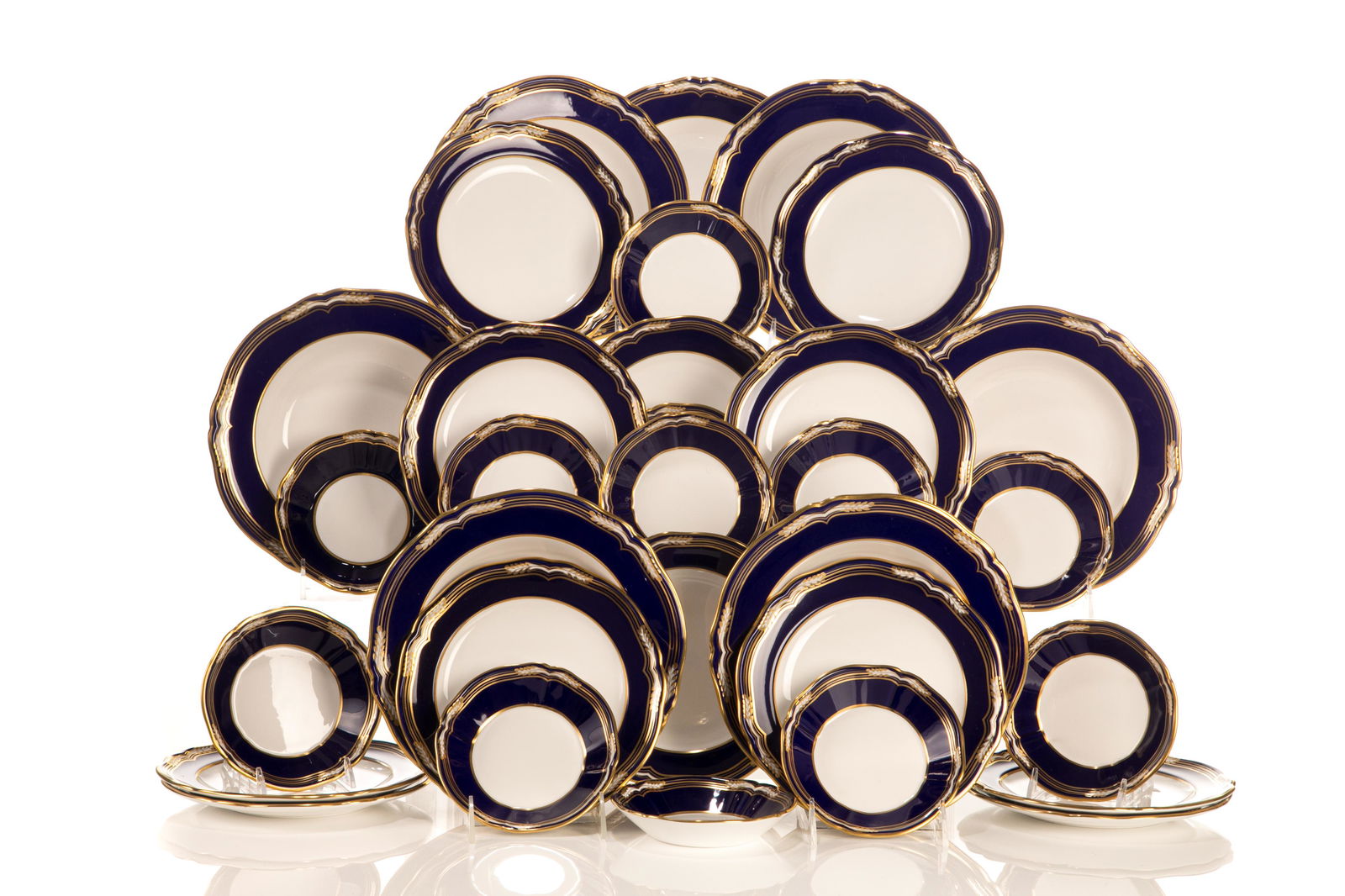 31 PCS SPODE PORCELAIN LUNCHEON SERVICE (1 of 3)