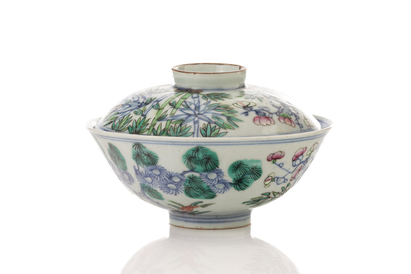 CHINESE ENAMEL DECORATED PORCELAIN COVERED BOWL (1 of 5)