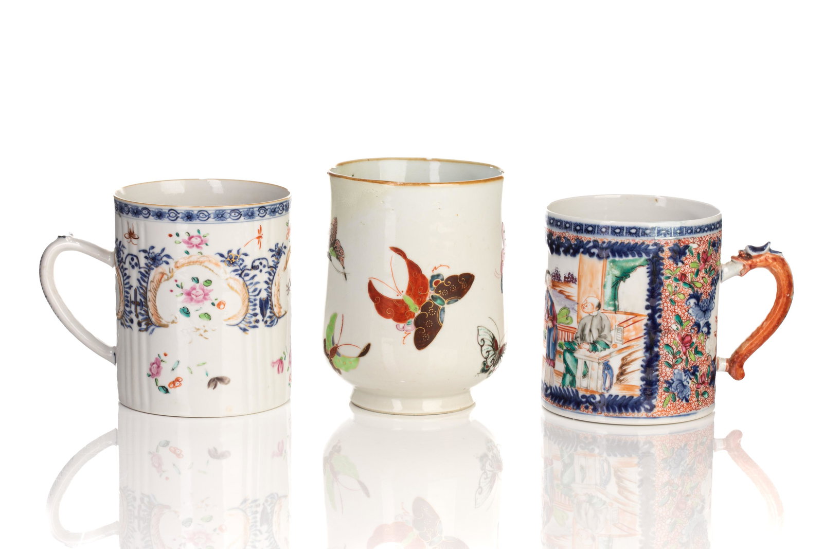THREE CHINESE EXPORT PORCELAIN TANKARDS (1 of 4)