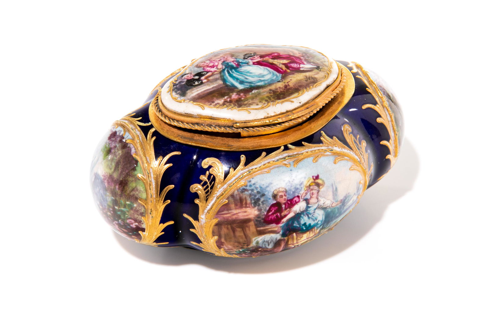 FINE FRENCH PAINTED 'SEVRES' COVERED PORCELAIN BOX (1 of 6)