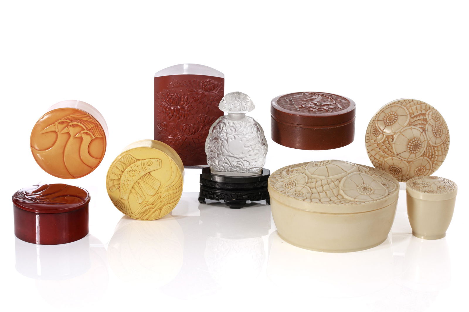 EIGHT VINTAGE DRESSER BOXES & FLACON (1 of 5)