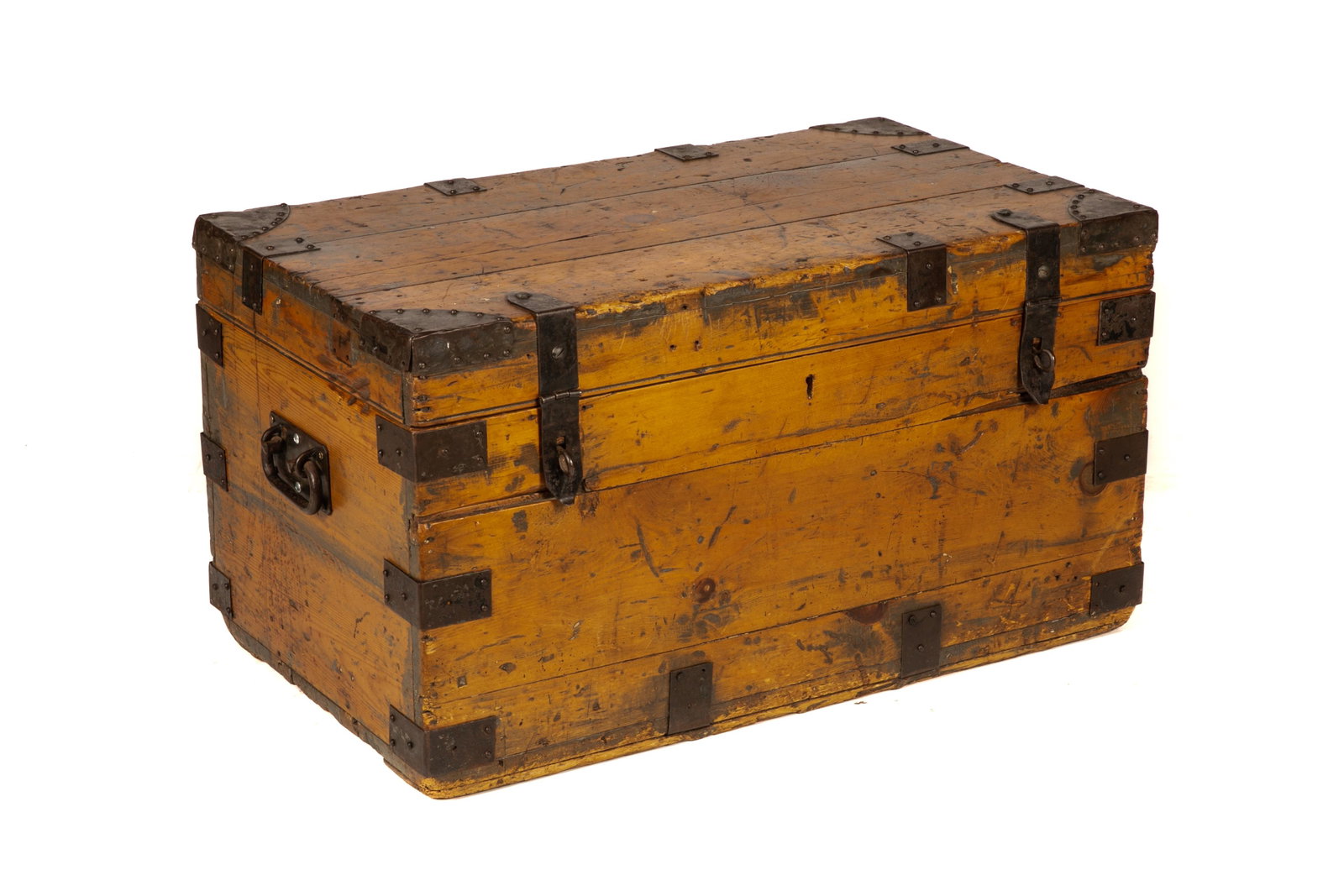 19th C ENGLISH TIN LINED STORAGE TRUNK: With heavy studded hardware. English, 19th C. H. 19 3/4" W. 36" D. 21 1/4"