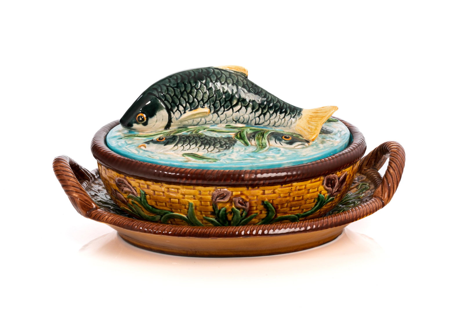 19th C ENGLISH MAJOLICA FISH TUREEN & PLATE (1 of 5)
