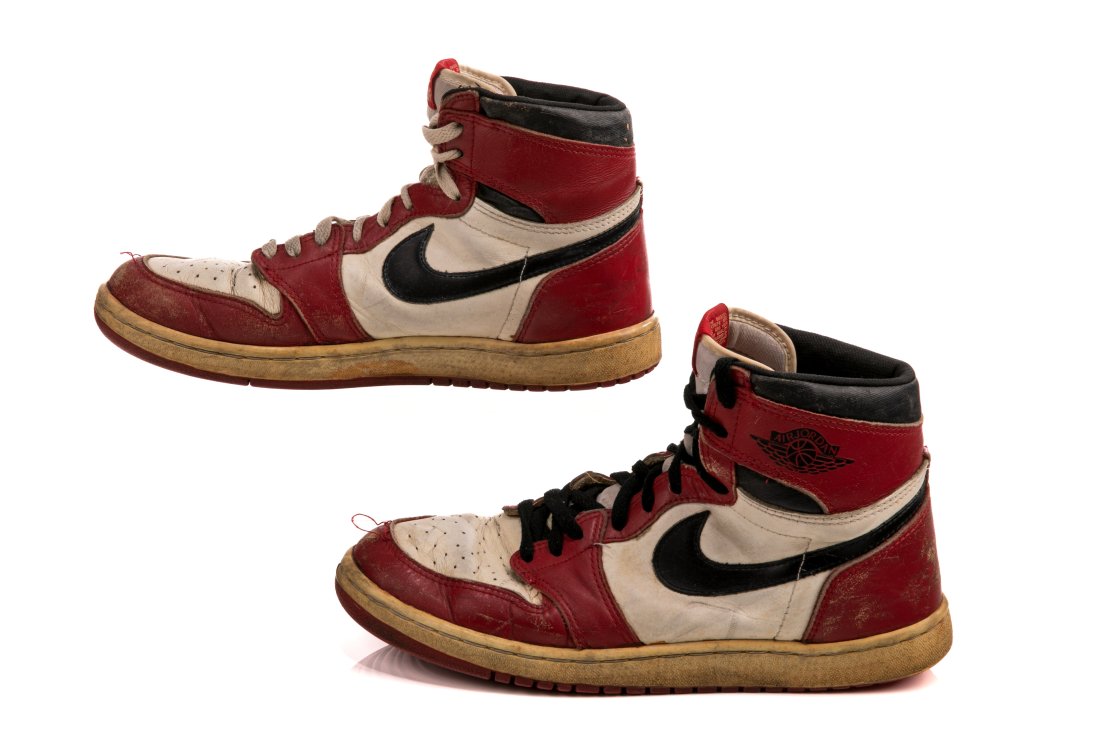 1996 VINTAGE AIR JORDANS SIZE 10 (1 of 5)