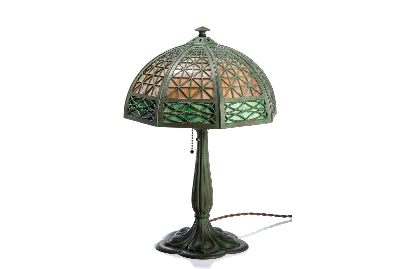 ARTS & CRAFTS SLAG GLASS TABLE LAMP: with patinated metal base, Arts and Crafts period. H. 52 cm ( 20 1/2 in.)