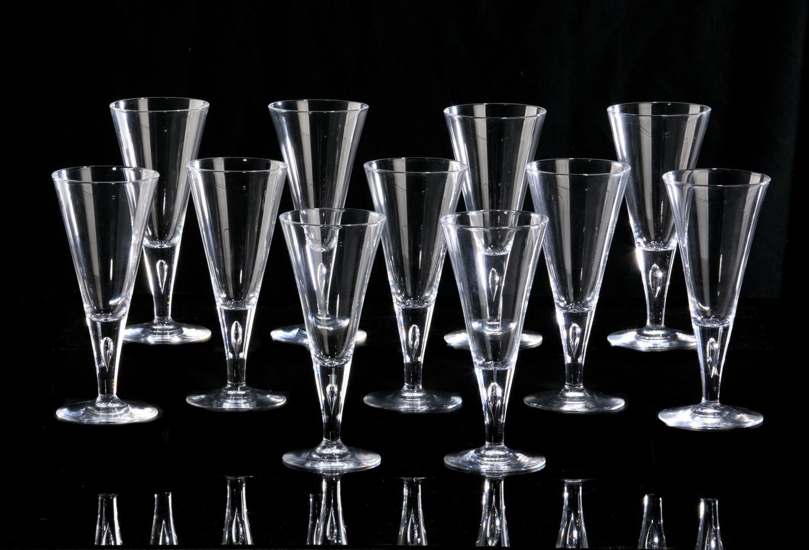 ELEVEN STEUBEN CLEAR CLARET WINE GLASSES: Trumpet form bowl with interior bubble to stem, on rounded base. Etched Steuben to base, pattern no. 7924.H. 17.5cm (6 7/8 in)