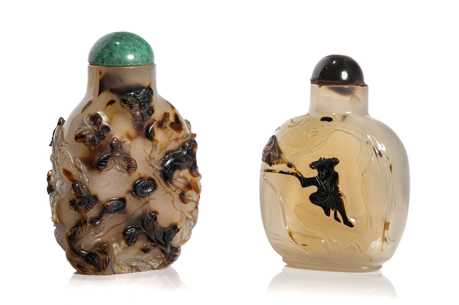 TWO CHINESE AGATE CARVED SNUFF BOTTLES (1 of 3)