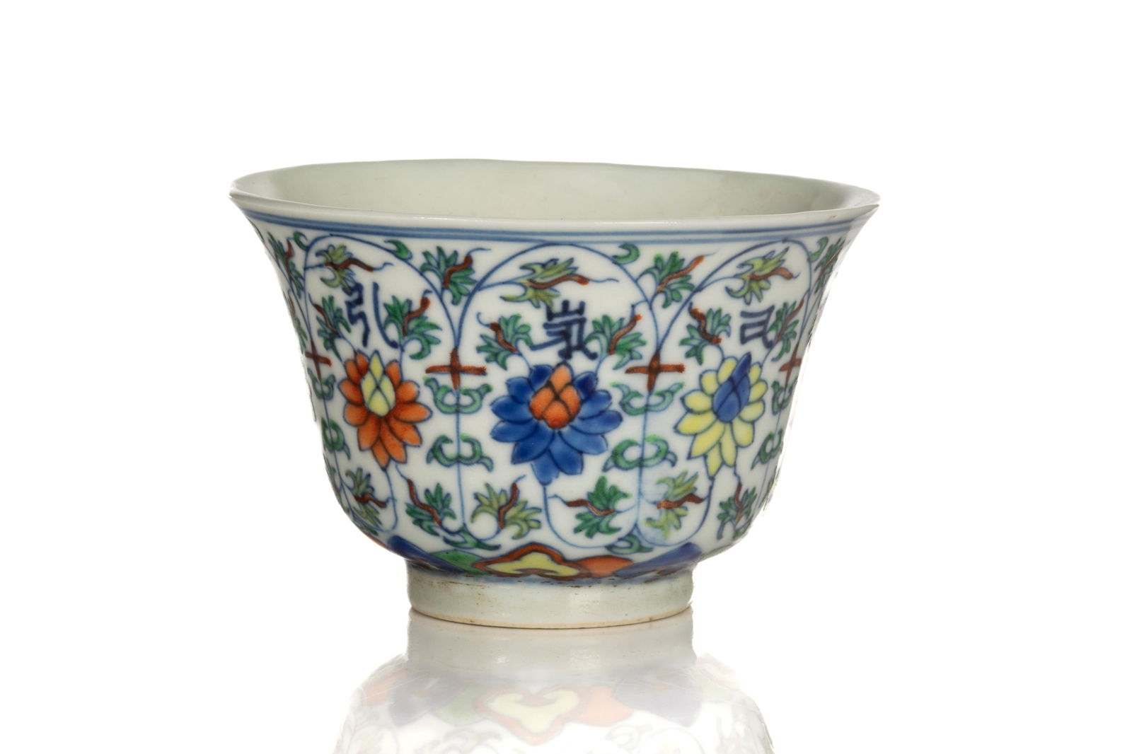 CHINESE DOUCAI PORCELAIN CUP (1 of 5)