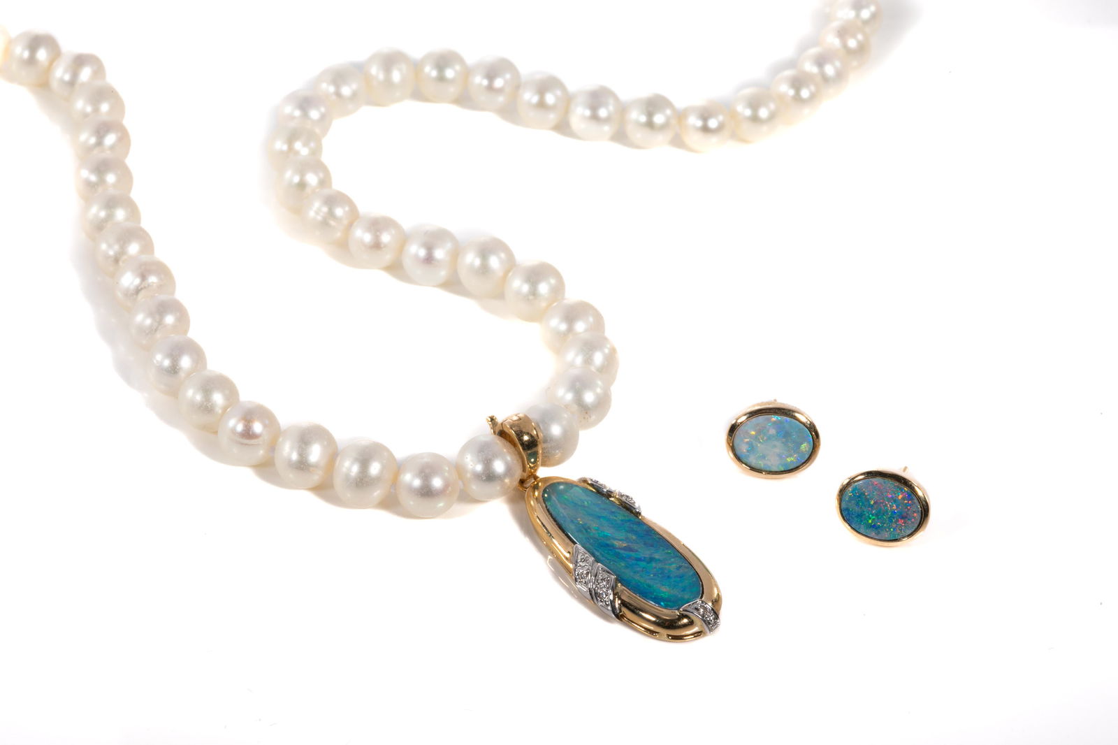 CULTURED PEARL AND OPAL NECKLACE (1 of 2)