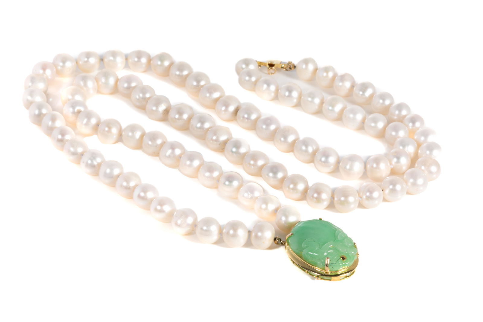 CULTURED PEARL NECKLACE WITH JADEITE CLASP, 131g (1 of 2)