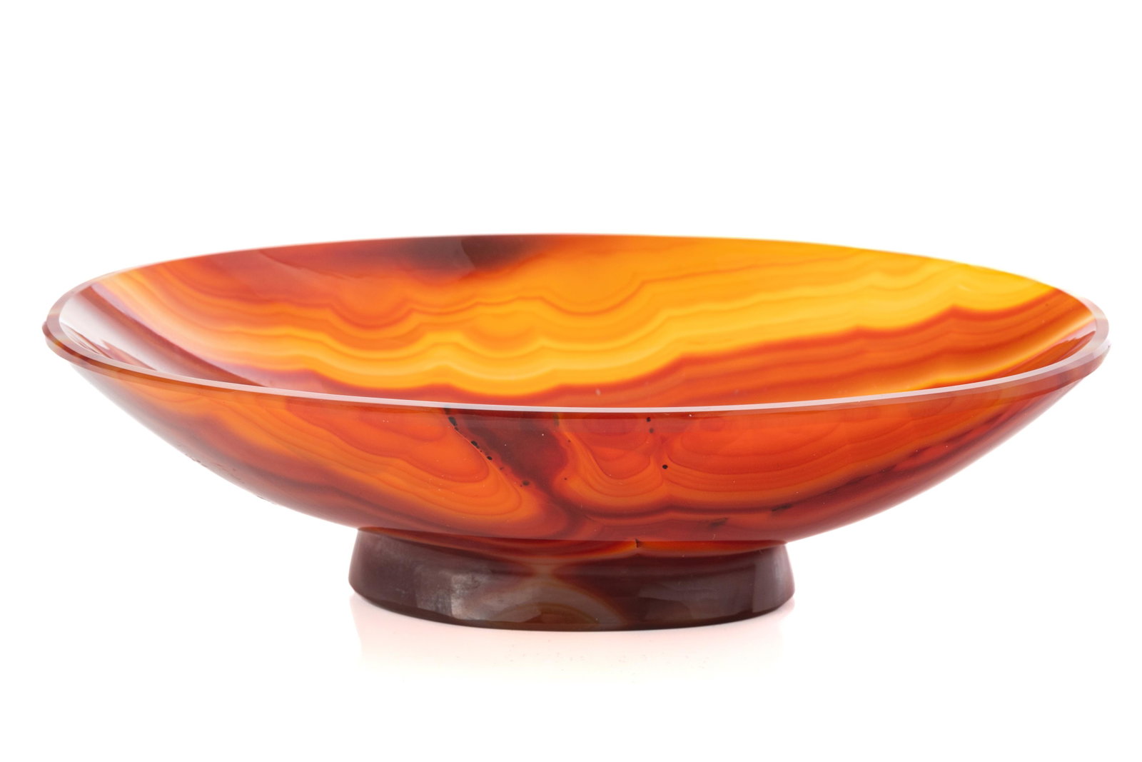 RED CARNELIAN CARVED LOW BOWL: finely carved and polished, oval formed low bowl on a slightly spreading foot, undecorated. H. 3.9 cm (1 1/2 in.), W. 14 cm (5 1/2 in.), Dep.8 cm (3 1/8 in.)