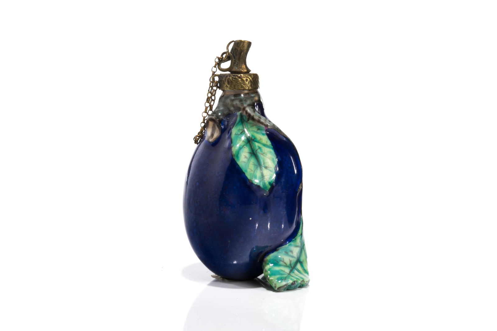 18th C CHELSEA PORCELAIN PLUM FORM SCENT BOTTLE (1 of 6)
