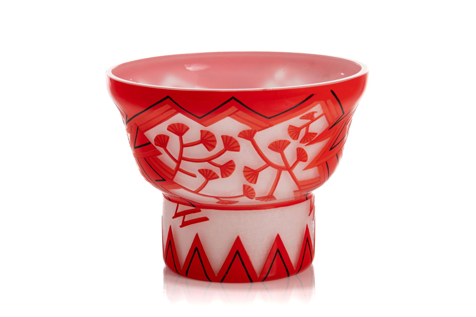 LOETZ HANS BOLEK CAMEO GLASS VASE: Austrian low glass vase in gingko leaf pattern with tooth border, circa 1915. H. 12cm (4 3/4in) Interior chip to rim