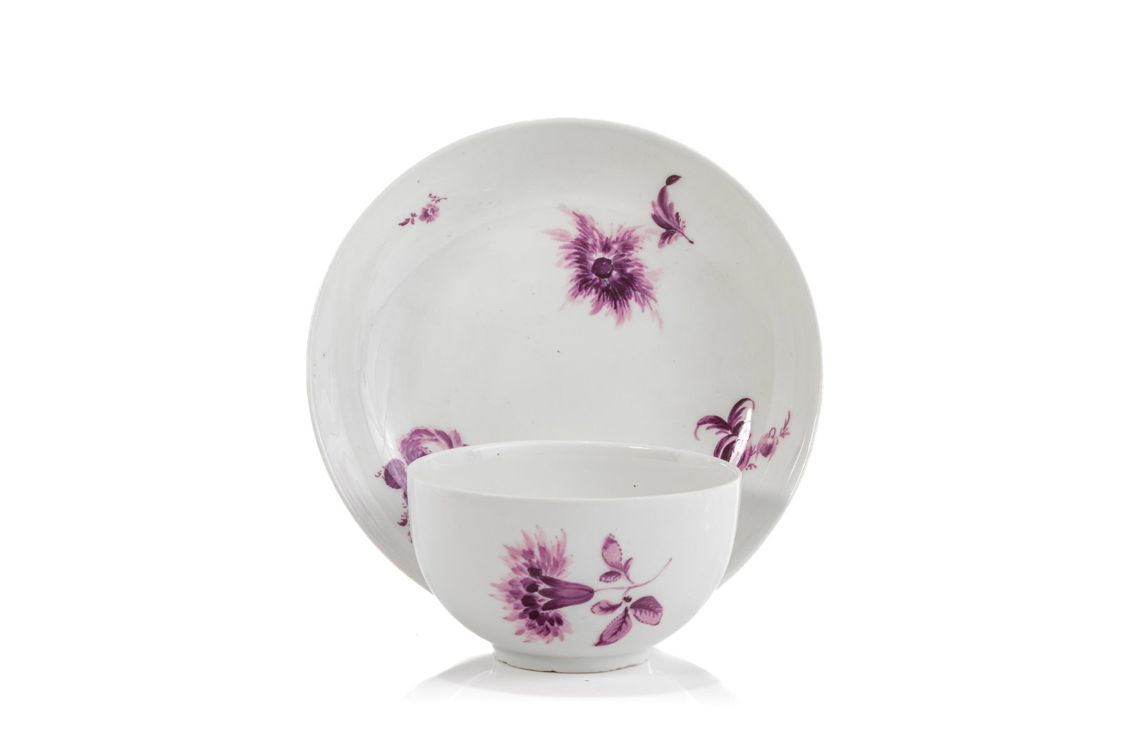 18th C MEISSEN PORCELAIN TEABOWL & SAUCER: White porcelain ground with puce floral sprays to tea bowl and saucer. Blue crossed swords mark with central dot to base, circa 1765. Dia of saucer 13.5cm (5 1/4in)
