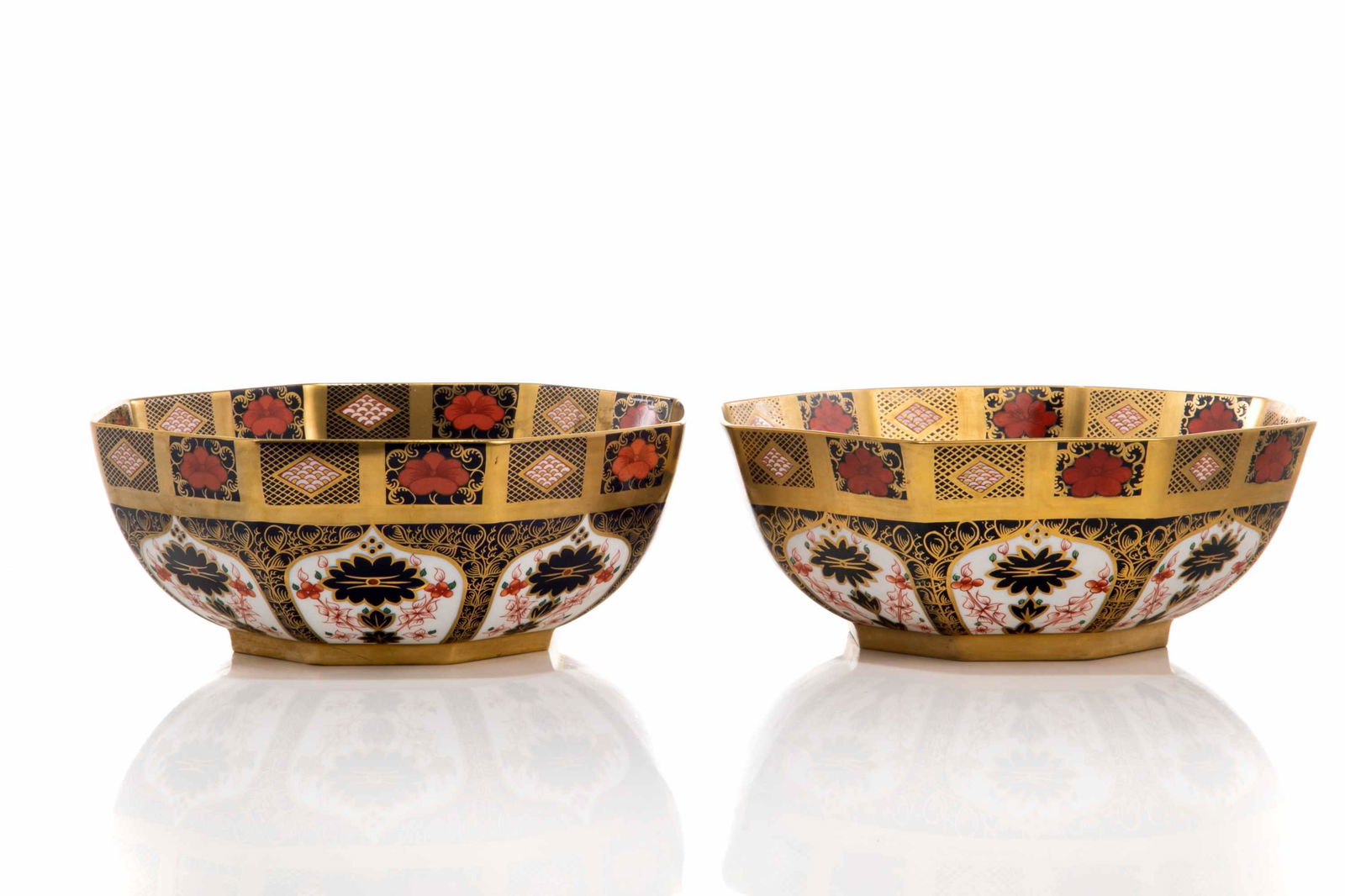 PAIR OF ROYAL CROWN DERBY VEGETABLE BOWLS (1 of 4)